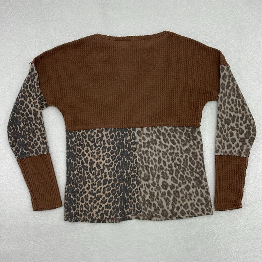 Above And Beyond Animal Print Sweater Sz Medium - Picture 5 of 7